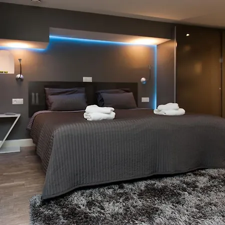 The Orange Canals Suite